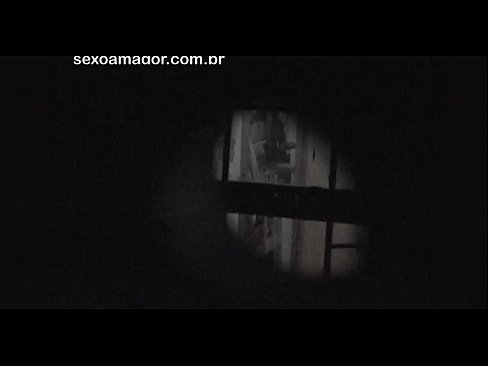 ❤️ 金发女郎被隐藏在空心砖后面的邻居偷窥者偷偷录影 ❤ Super sex